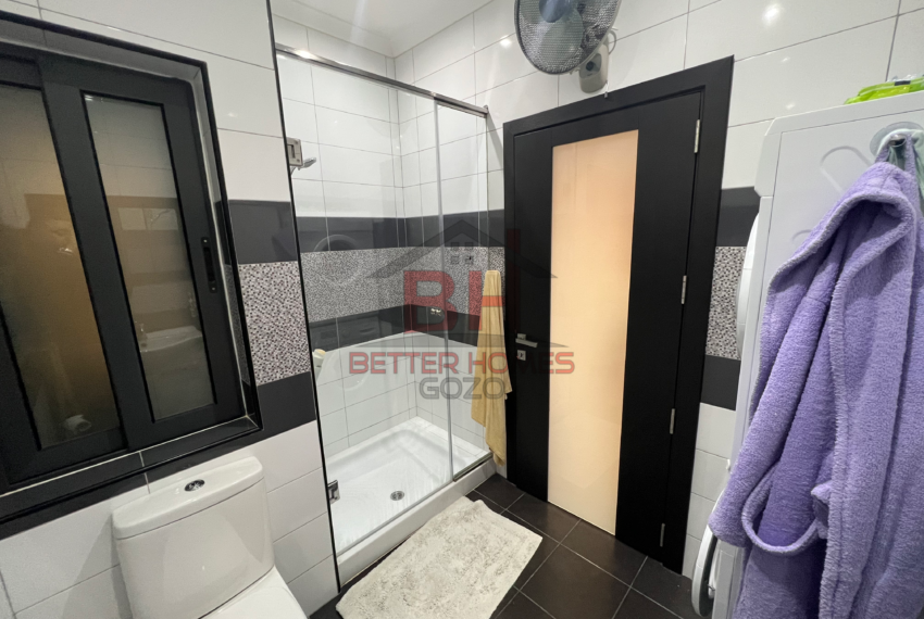 56533032-CE33-4745-BB28-E670A70AF821